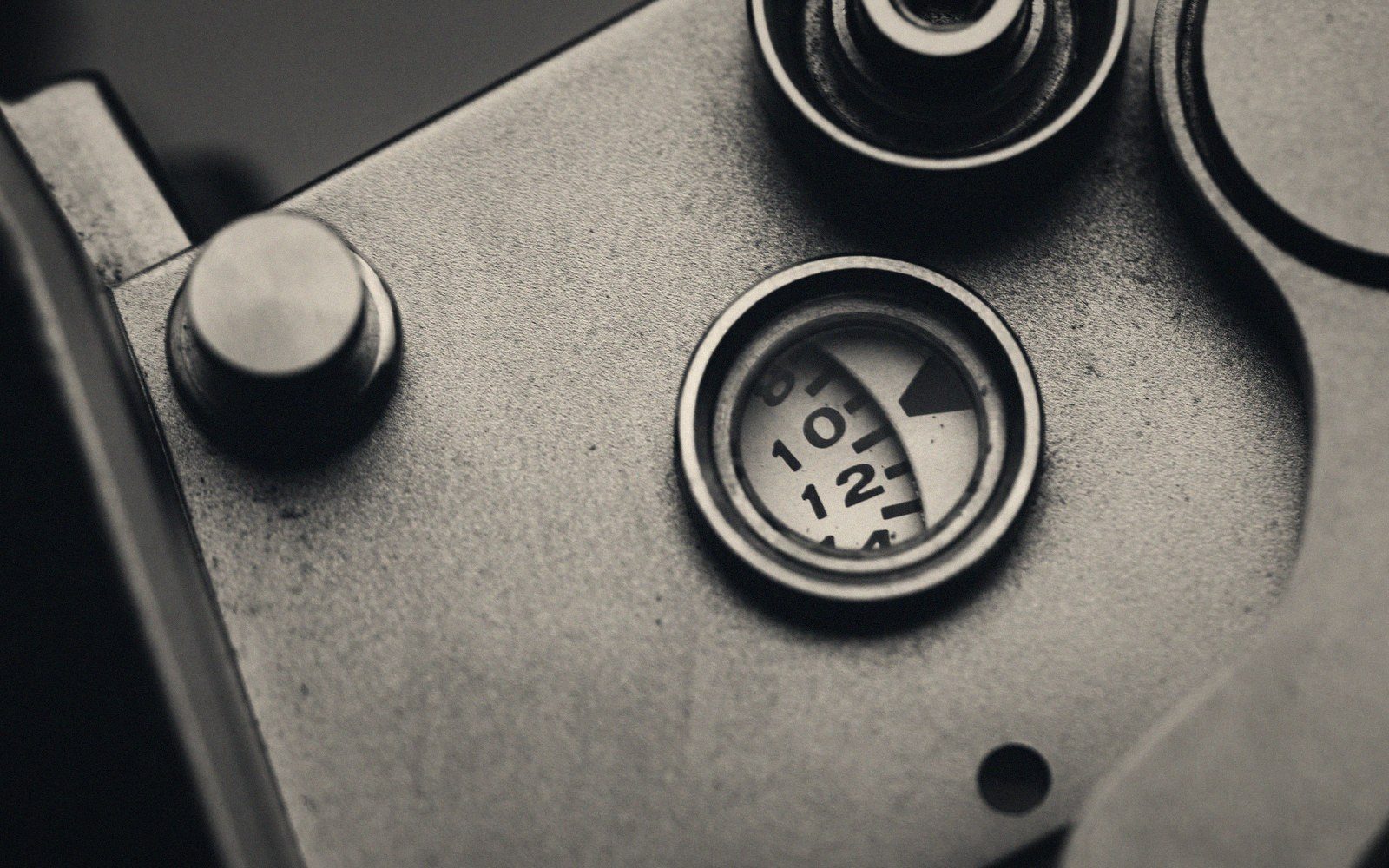Close-up of a numbered dial and knob on a vintage camera's metal body